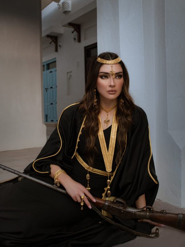 قلادة البشت